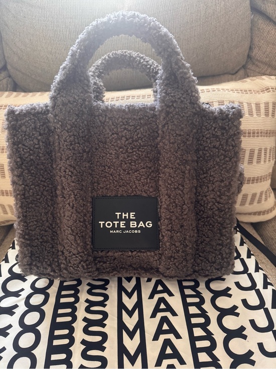 Marc Jacobs Handbags - Marc Jacobs Shearling medium Tote Bag
